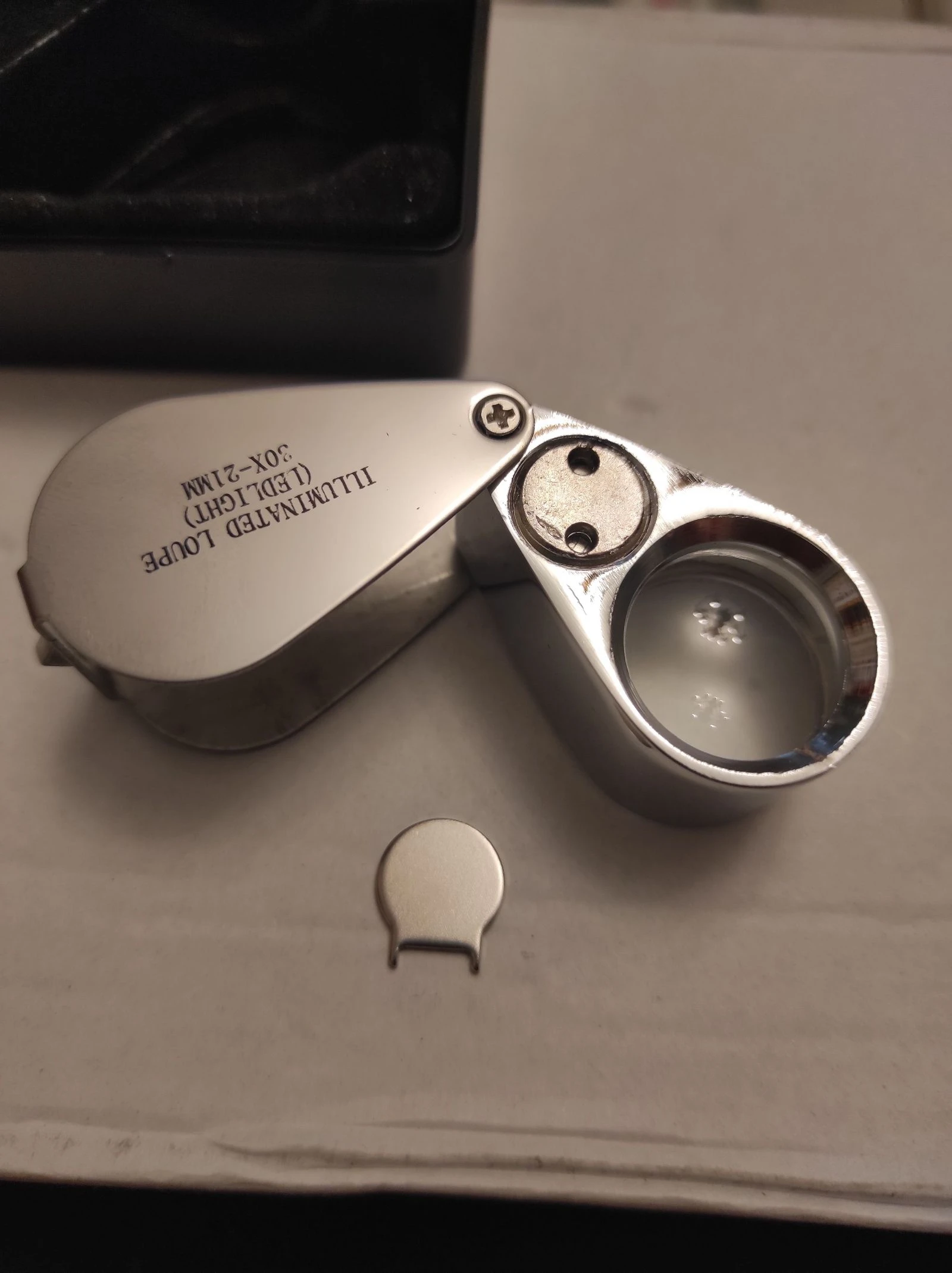 Lupa de bolso metálica com LED para joalheiros ou colecionadores 30x21mm. – photo 2